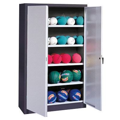 C+P Ballschrank mit Vollblech-Flügeltüren (Typ 3), HxBxT 195x150x50 cm, Lichtgrau (RAL 7035), Ergo-Lock Muldengriff, Anthrazit (RAL 7021),