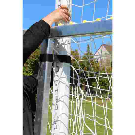 Sport-Thieme Grossfeld-Fussballtor mit klappbarem Netzbügel und Bodenrahmen Weiss, Netzhalter