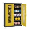 C+P Ballschrank mit Lochblech-Flügeltüren (Typ 3), HxBxT 195x150x50 cm Sonnengelb (RDS 080 80 60), Anthrazit (RAL 7021), Gleichschliessung, Ergo-Lock Muldengriff