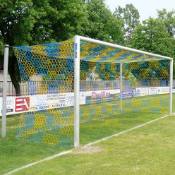 Sport-Thieme Alu-Fussballtor 7,32x2,44 m, in Bodenhülsen stehend mit freier Netzaufhängung