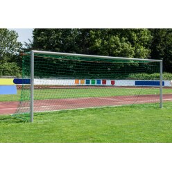 Sport-Thieme Grossfeld-Fussballtor in Bodenhülsen stehend, mit SimplyFix Netzbefestigung, weiss