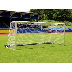 Sport-Thieme Grossfeld-Fussballtor "Safety", vollverschweisst mit PlayersProtect Bodenrahmen und Netzbefestigung SimplyFix